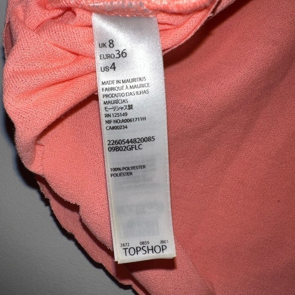 Top Shop • Scallop Crop Top size 4 - Picture 4 of 8